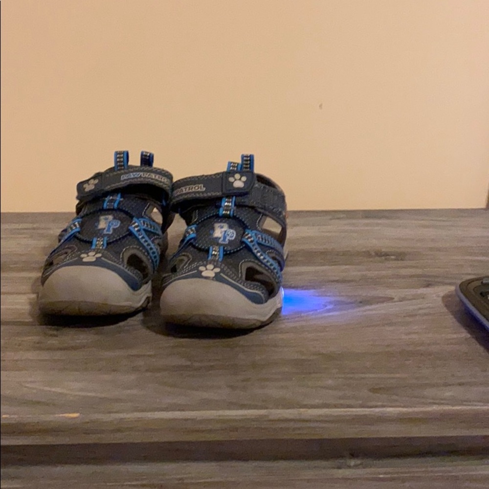 Shoes - Picture 2 of 6